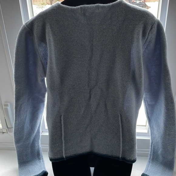 Eddie Bauer 100% lambs wool knit sweater baby blue and darker blue trim Sz M - Picture 3 of 6
